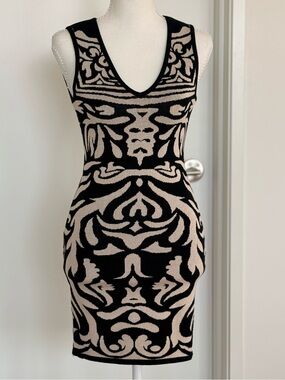 Sleeveless Black and Cream Patterned V-Neck Dress